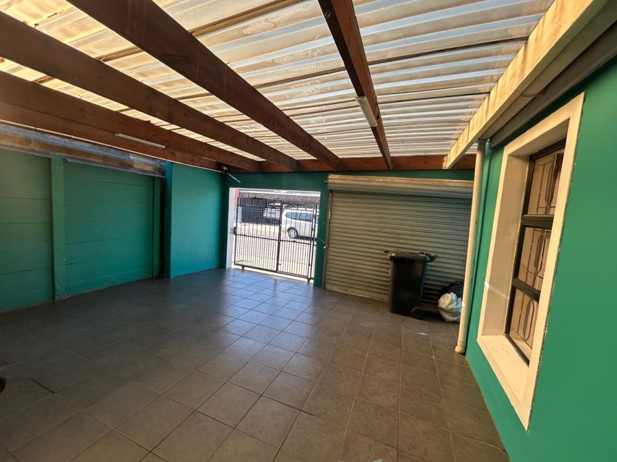 2 Bedroom Property for Sale in Portlands Western Cape